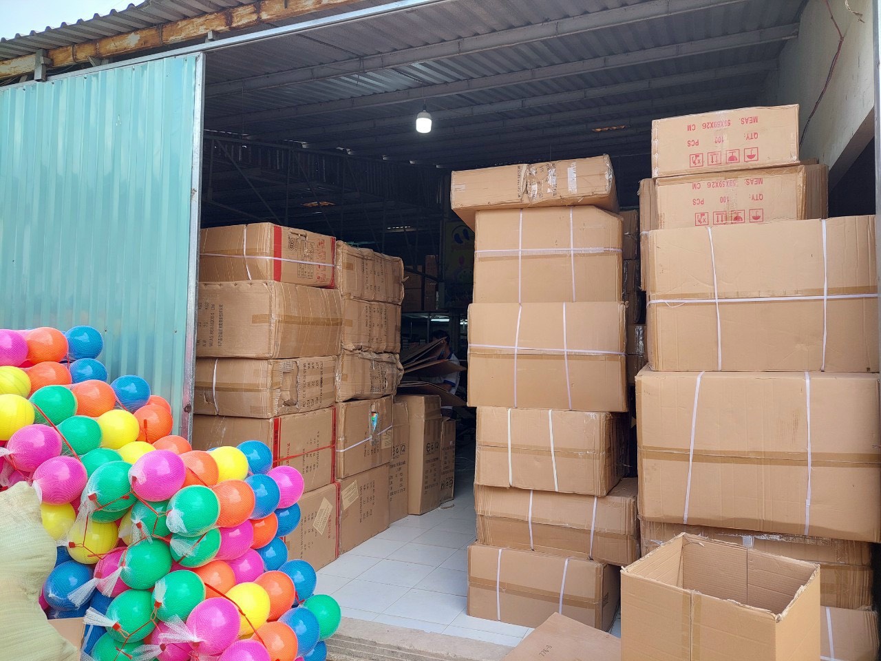 Nhập hàng từ xưởng sản xuất đô chơi