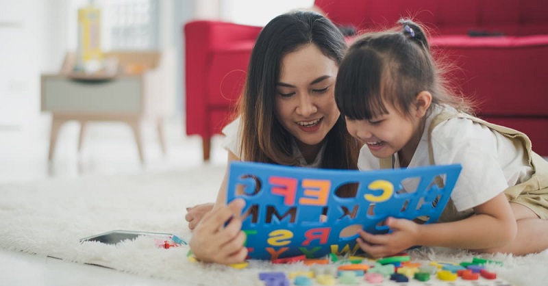 Đồ chơi hỗ trợ bé trong quá trình học