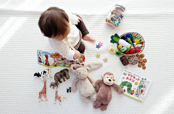 đồ chơi theo từng lứa tuổi Nên chọn đồ chơi nào cho bé dưới 1 tuổi
