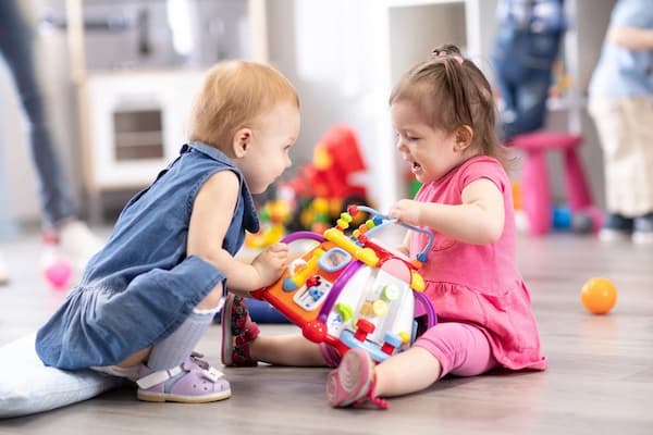 đồ chơi theo từng lứa tuổi Tiêu chí cần xem xét khi chọn đồ chơi cho trẻ