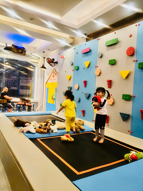 Khu vui chơi trẻ em quận 1 Kidbay cafe playground